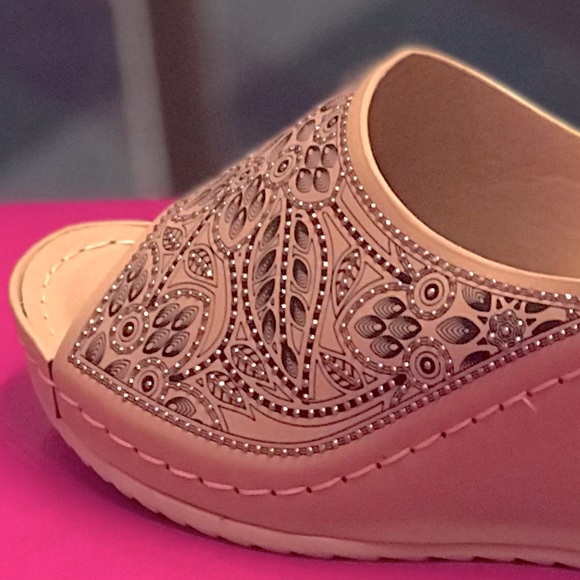 Last Pair! Italina Natural Beige Embroidered Peep Toe Floral Wedge Heeled Sandal - Picture 7 of 11